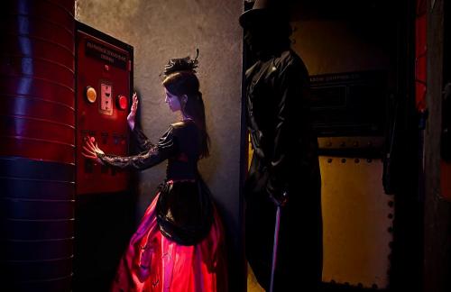 Квесты "Потерянная Уэнсдей", "Очень странные дела" со скидкой до 18% в "Rooms of Magic"