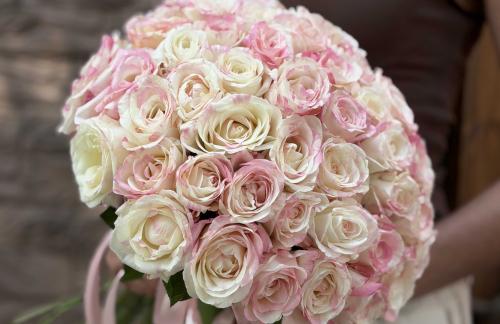 Букеты из роз, розы в коробках от 35р, гвоздики от 2,50р/шт от "Allrose.by"