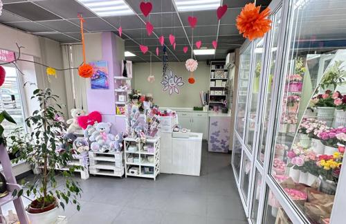 Розы от 2,10р, букеты из ромашковых хризантем, кустовых роз от 44р в "ЦветОК"