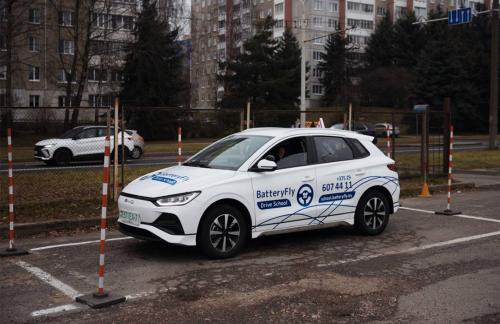 Обучение вождению со скидкой 100р в "BatteryFly"