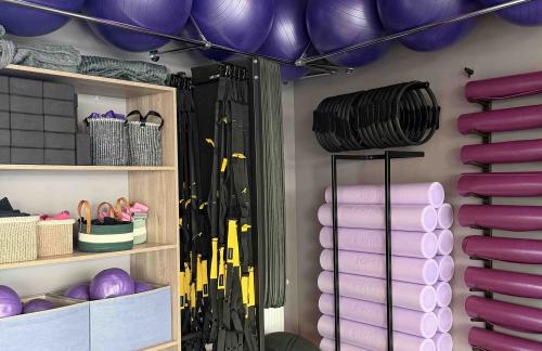 Массаж за 56р, абонементы от 94,50р в студии "BB fitspace" и "BeeHappyStudio"